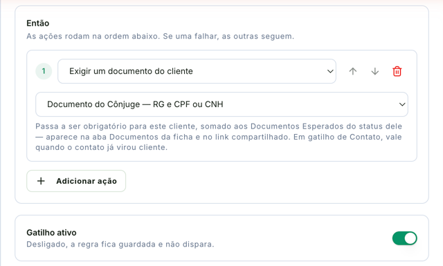 Gatilho Casado: documento do cônjuge com a ação Exigir um documento do cliente, o documento Documento do Cônjuge — RG e CPF ou CNH, o aviso de onde ele aparece e o interruptor Gatilho ativo ligado
